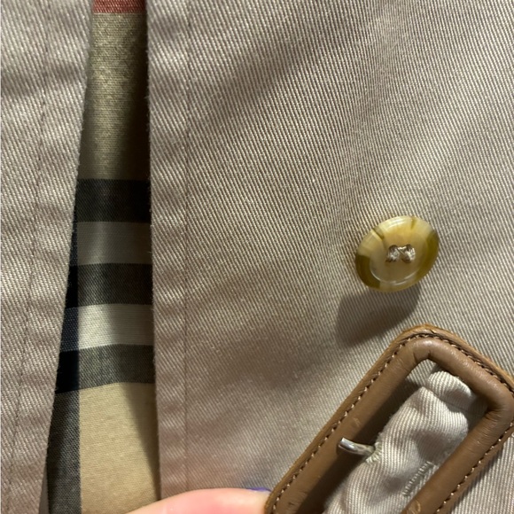 Burberry Beige Trench Coat with Check Lining - Picture 11 of 11